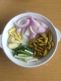 家常菜泡椒鸡胗做法图解1)