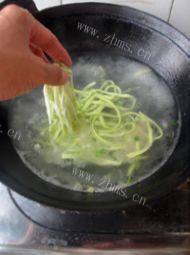 如此诱人的菠菜手擀面做法图解8)