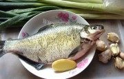 鲜美可口的红烧鳊鱼做法图解1)