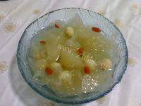美味的雪梨银耳糖水
