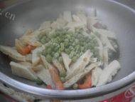 河虾炒脆豆腐做法图解8)