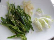茄子炒肉丝做法图解3)