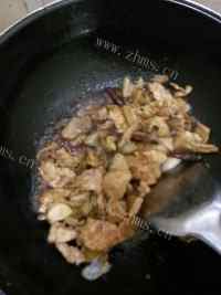 家常土豆豆角炖肉片做法图解7)