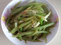 家常菜素炒芹菜