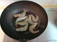 鲜美白菜海鲜汤做法图解2)