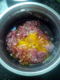 自己做的猪肉韭菜饺子做法图解3)