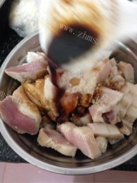懒人版电饭煲焖五花肉做法图解4)