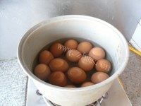 美味啤酒香卤蛋做法图解2)