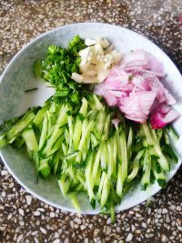 美味的茄丁拌面做法图解3)