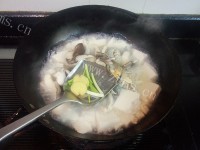 美味螃蟹豆腐姬菇羹做法图解8)