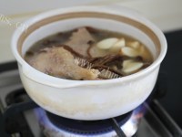 自制茶树菇山药鸭汤做法图解6)