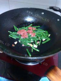 自己做的肉末炒豆角做法图解6)