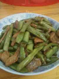 美味的四季豆炒肉做法图解11)