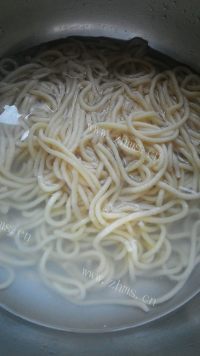 美味的咖喱炒面做法图解4)