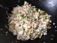美味的洋白菜鸡蛋炒饭做法图解5)