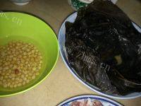 海带黄豆排骨汤做法图解1)