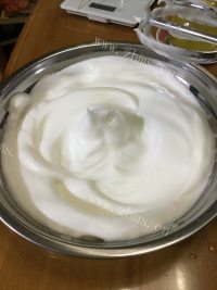 自制蔓越莓戚风蛋糕做法图解16)