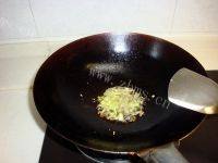 简易的肉炒芹菜做法图解5)