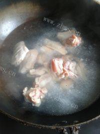 常吃不腻的土豆烧鸡翅做法图解3)