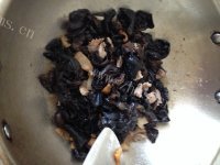 营养丰富的木耳炒肉做法图解4)