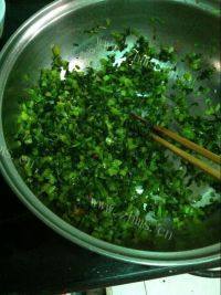 营养丰富的芹菜猪肉水饺做法图解5)