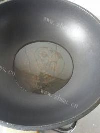 妈妈教我做蒜蓉蒸虾做法图解4)