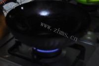 美味的葱爆小江虾做法图解6)
