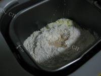 自制甜面包做法图解2)