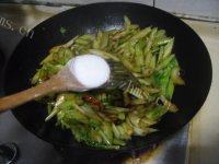 家常菜肉片炒芹菜
