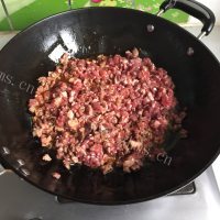 特别的美味牛肉酱炒酸菜做法图解3)