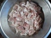 美味的红烧糖醋排骨做法图解2)