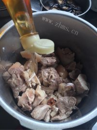 美味的香菇猪蹄做法图解4)