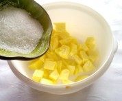 自制焦糖葡萄干蛋糕做法图解1)