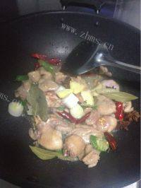 家有大厨之鸡肉炖土豆做法图解4)