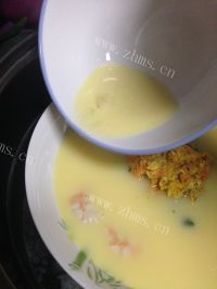 好吃的蟹黄鲜虾滑蛋羹做法图解10)