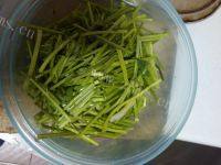 家常菜香菜炒肉丝做法图解6)