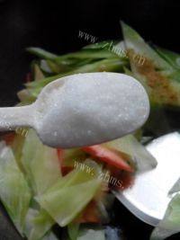 家常菜莴笋炒肉做法图解11)