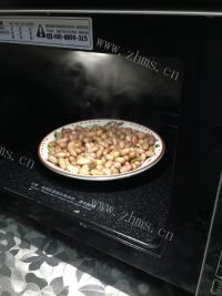 下酒菜蒜香花生做法图解4)
