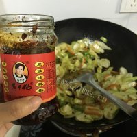 家常菜包菜炒肉丝做法图解6)