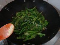 饱满的蒜香油麦菜做法图解5)
