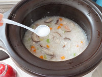 美味的香菇鸡肉粥做法图解10)