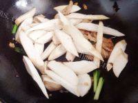 家常菜肉片杏鲍菇做法图解8)