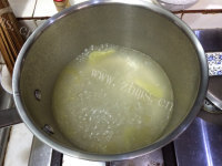美味的丝瓜肉片汤做法图解4)