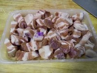 好吃的五花肉烧牛肝菌做法图解1)