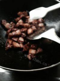 家常菜黄豆红烧肉做法图解8)