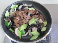 食欲满满的爆炒猪心做法图解7)