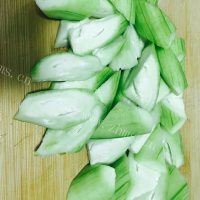 五味俱全的丝瓜炒鸡蛋做法图解2)