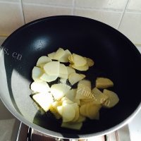 家常菜尖椒土豆片做法图解3)