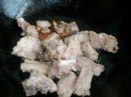 豆角炖排骨做法图解4)