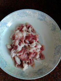 家常菜莲藕炒肉片做法图解4)